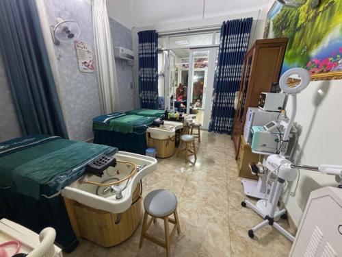 Cho Thuê Nhà Phố 4 Tầng Hiếm Hùng Nguyễn - Kinh Doanh Rực Rỡ Từ 14 Triệu/Tháng